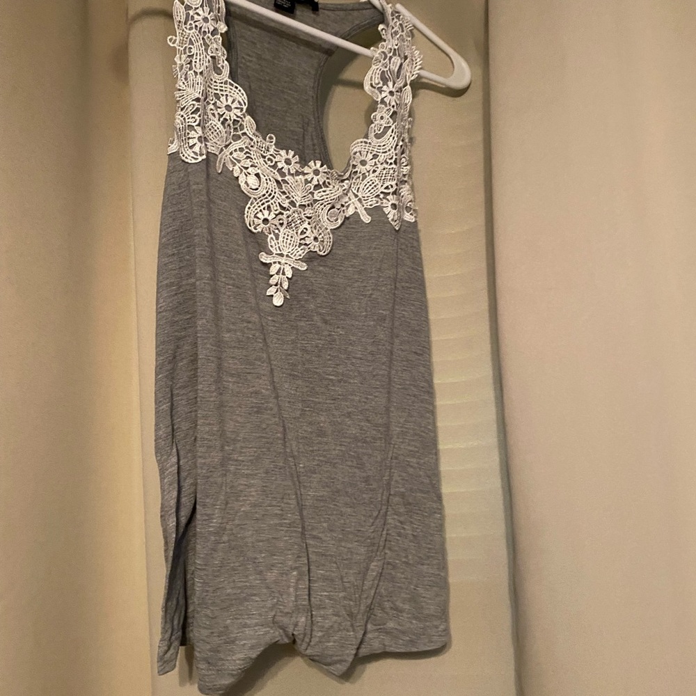 Great floral lace tank